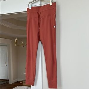 Vuori Daily Leggings size medium EUC